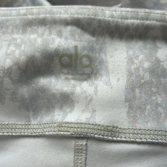 ALO YOGA Vapor Python Airbrush Legging Performance Gray White Sz S NEW - Picture 11 of 13